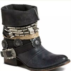 Freebird Yerba black leather boots